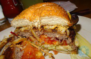 texas-roadhouse-burger-cut