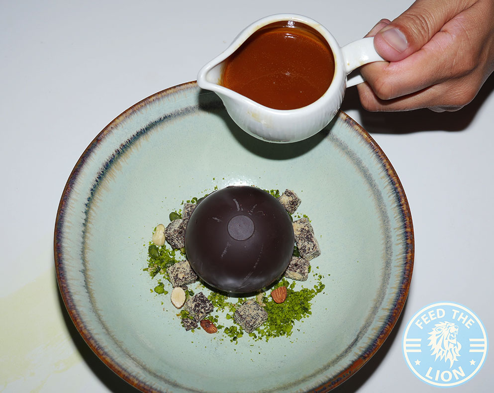 Hankies Restaurant Marble Arch Indian Curry desserrt Chocolate Sphere Halal