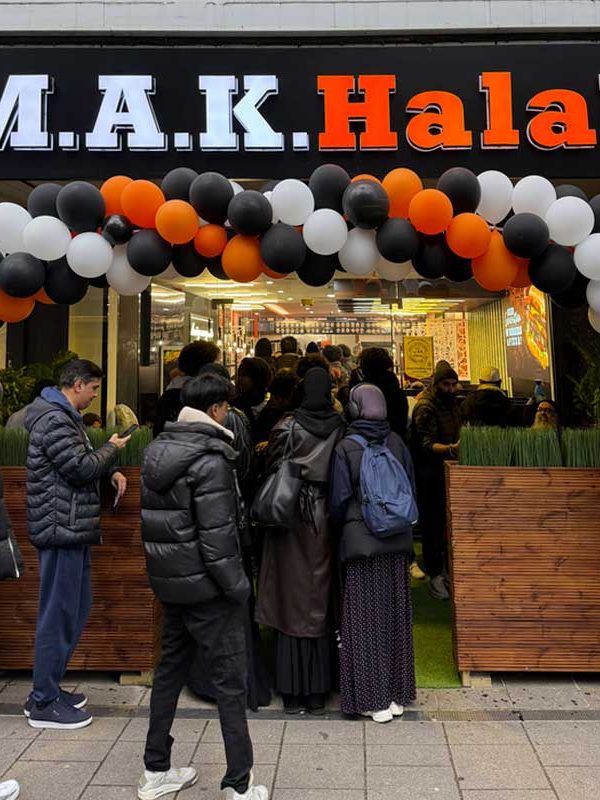 Mak Halal introduce their menu to Coventry - Feed the Lion